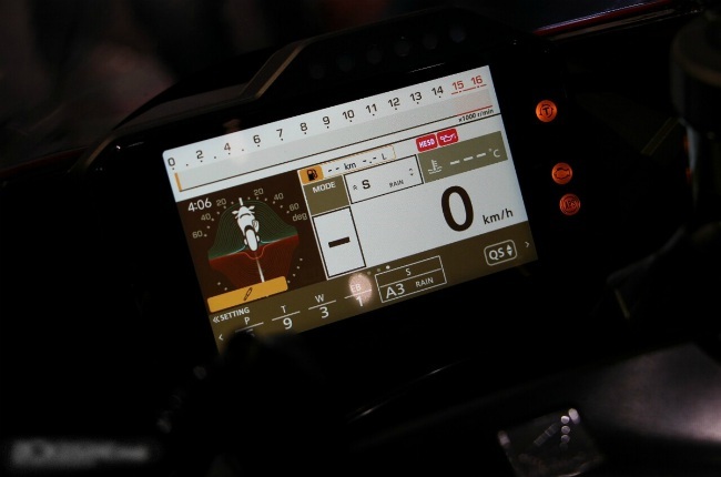 Hệ thống điện tử hỗ trợ trên xe cũng được bổ sung thêm chế độ Start Mode cho phép người lái tùy chỉnh các thông số