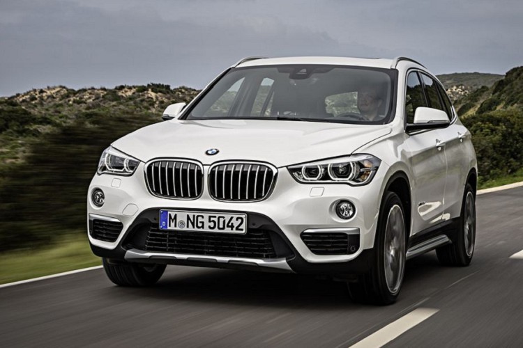 Mẫu xe được BMW giảm giá mạnh thứ hai kế ngay sau dòng 5-Series chính là mẫu 3-Series đời cũ (F30). Cụ thể, phiên bản 320i đón nhận mức giảm 300 triệu đồng, đưa giá bán của xe từ 1,619 tỷ đồng xuống còn 1,319 tỷ đồng