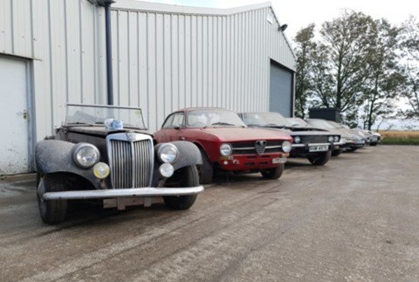 Trong đó, có khoảng 4 chiếc BMW 635 CSis, Jensen Interceptor III, 6 xe Range Rovers, Toyota Celica GT-Four, Ford Escort RS Cosworth, Alfa Romeo GTV, 3 chiếc Humber Super Snipes...