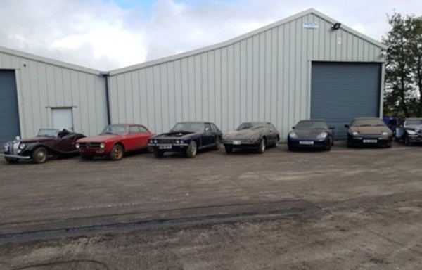 Được biết, những chiếc xe này đã bị tịch thu từ nhiều năm trước nên những giấy tờ, tài liệu liên quan đến chúng đã không còn