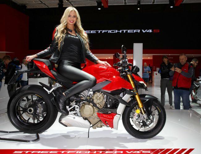 Chế ngự siêu mô tô hàng khủng của Ducati