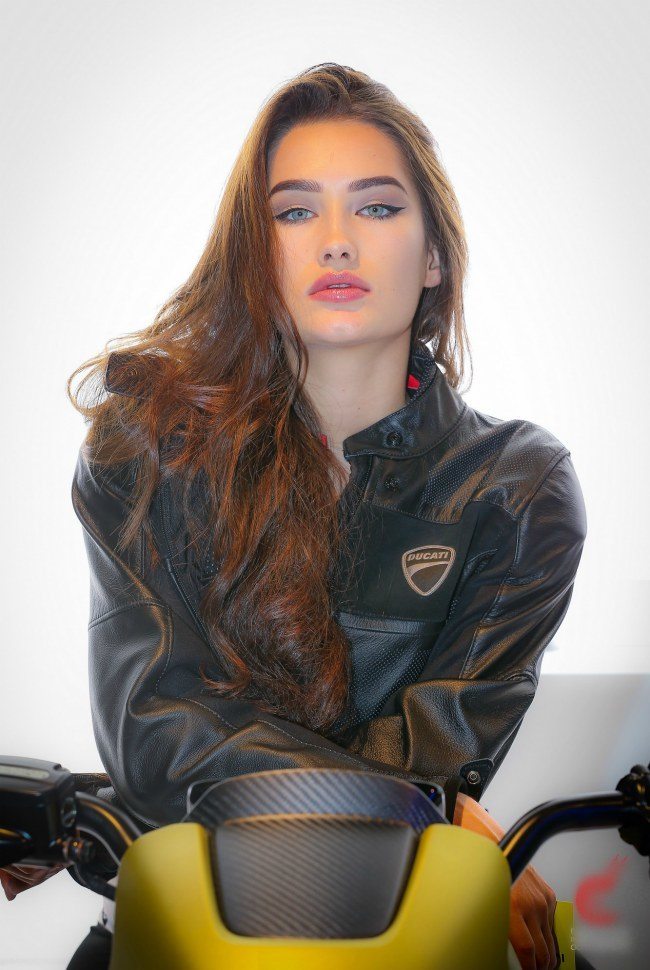 Vẻ đẹp lạnh lùng thách thức phái mạnh