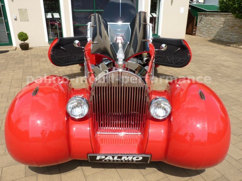 Hầu hết ngoại thất của xe được làm từ nhôm nhẹ, được chế tác tinh xảo