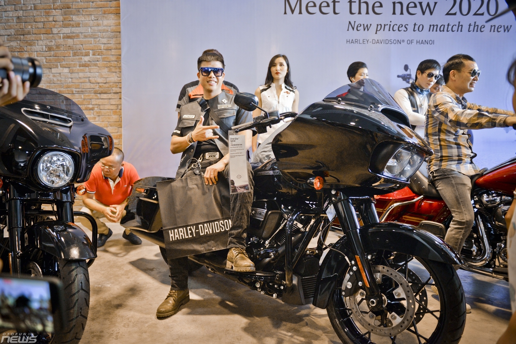 So với các phiên bản cũ, mặt bằng giá bán các phiên bản mới của dòng Touring thấp hơn khoảng 200 triệu đồng