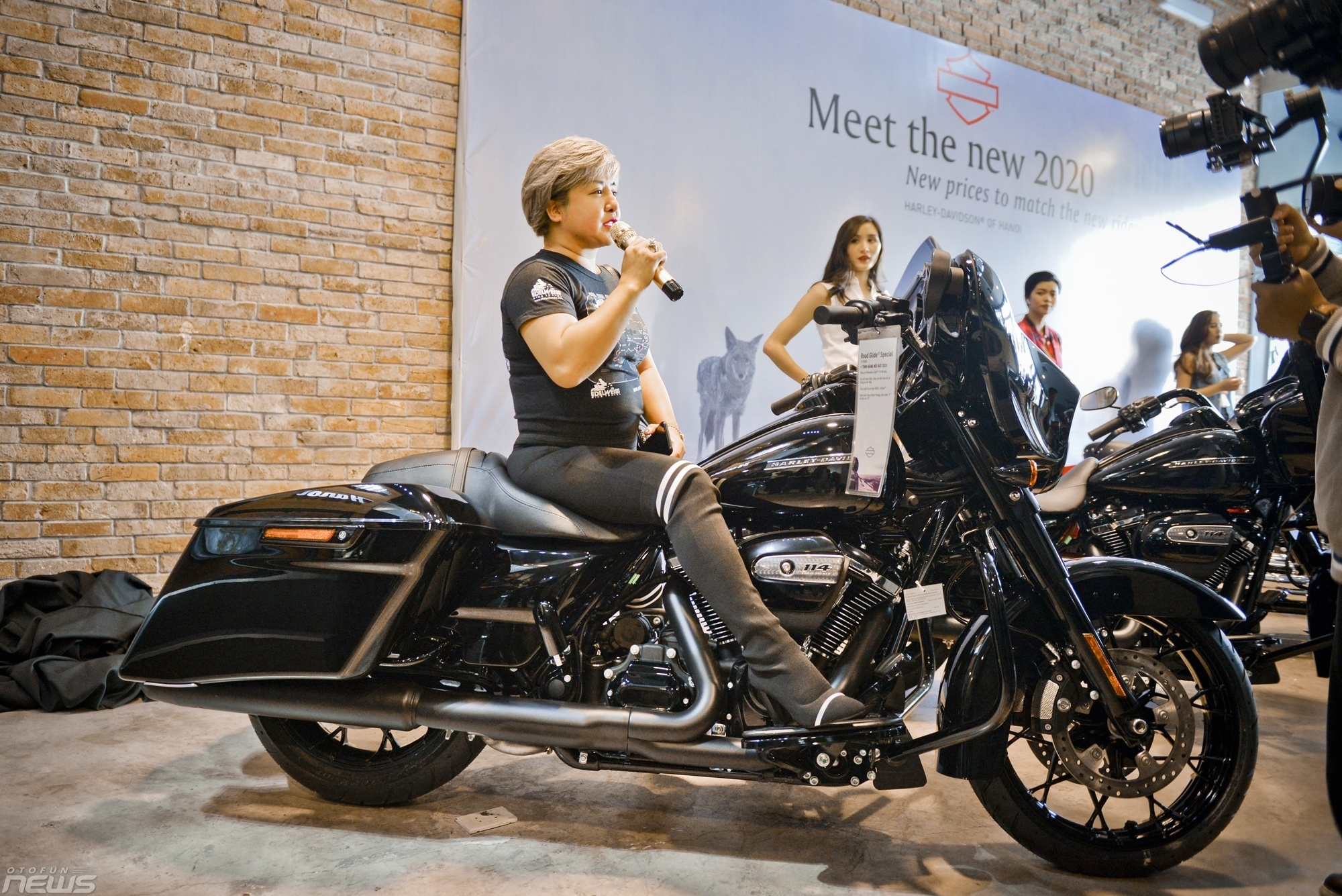 Với những vị khách đã đặt cọc trong hai ngày 16 – 17/11 sẽ được thêm ưu đãi phiếu mua hàng trị giá 10 triệu đồng