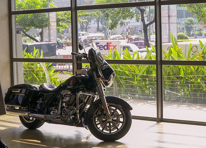 Các mẫu xe mới thuộc dòng Touring của Harley-Davidson về Việt Nam lần này được nhà phân phối niêm yết giá bán trong khoảng 899 triệu đồng đến 1,199 tỉ đồng