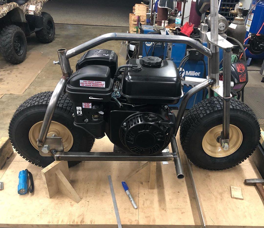 Trong vài tháng qua, tài khoản Instagram của Walter đã bùng nổ về lượt xem khi anh đăng tải quá trình “tái sinh” một chiếc ô tô Beetle thành một chiếc xe tay ga với tên gọi ROLspod