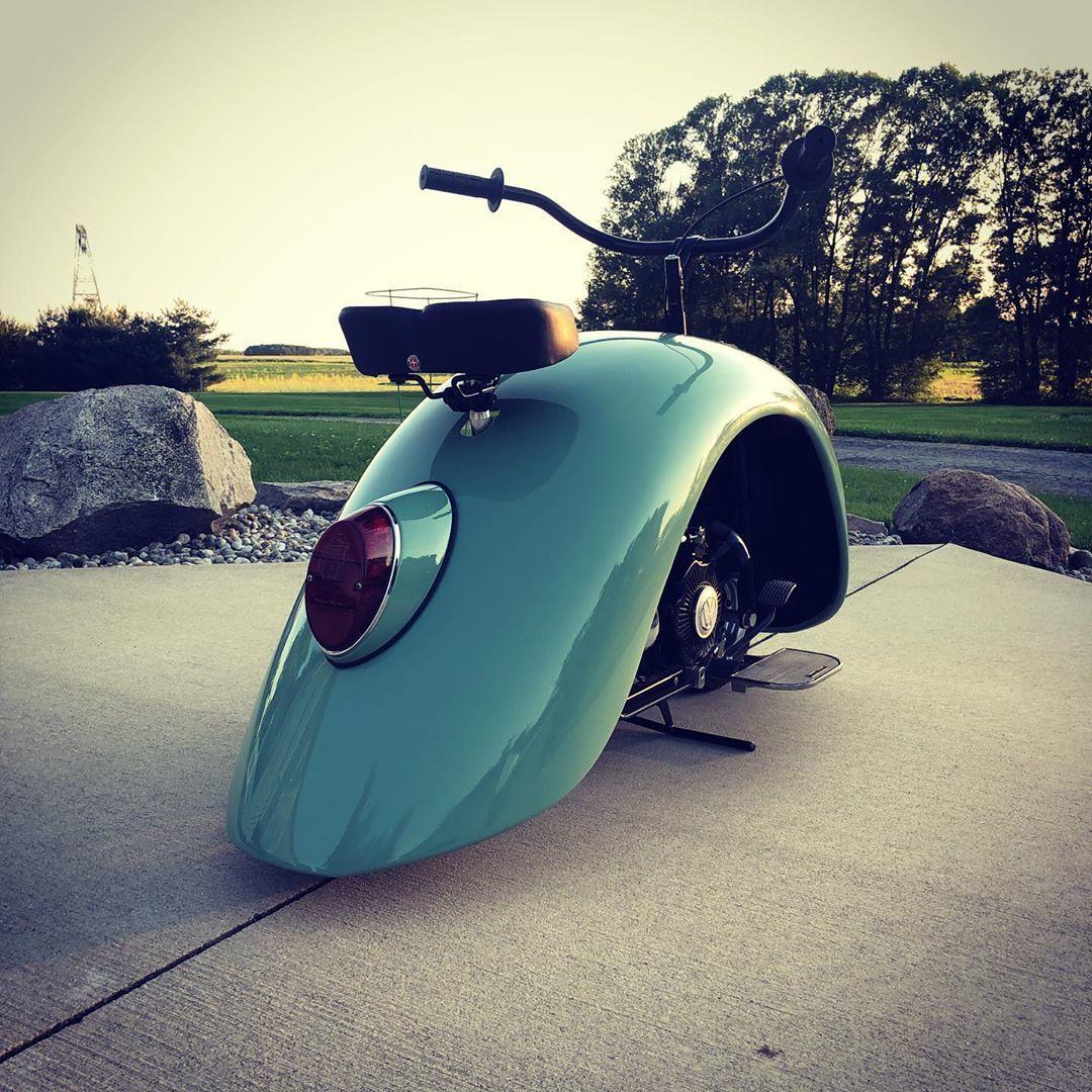 Cảnh tượng chiếc xe có hình dạng tấm chắn bùn lăn xuống đường rất kỳ quái, và đó là điều làm cho ý tưởng này trở nên độc đáo