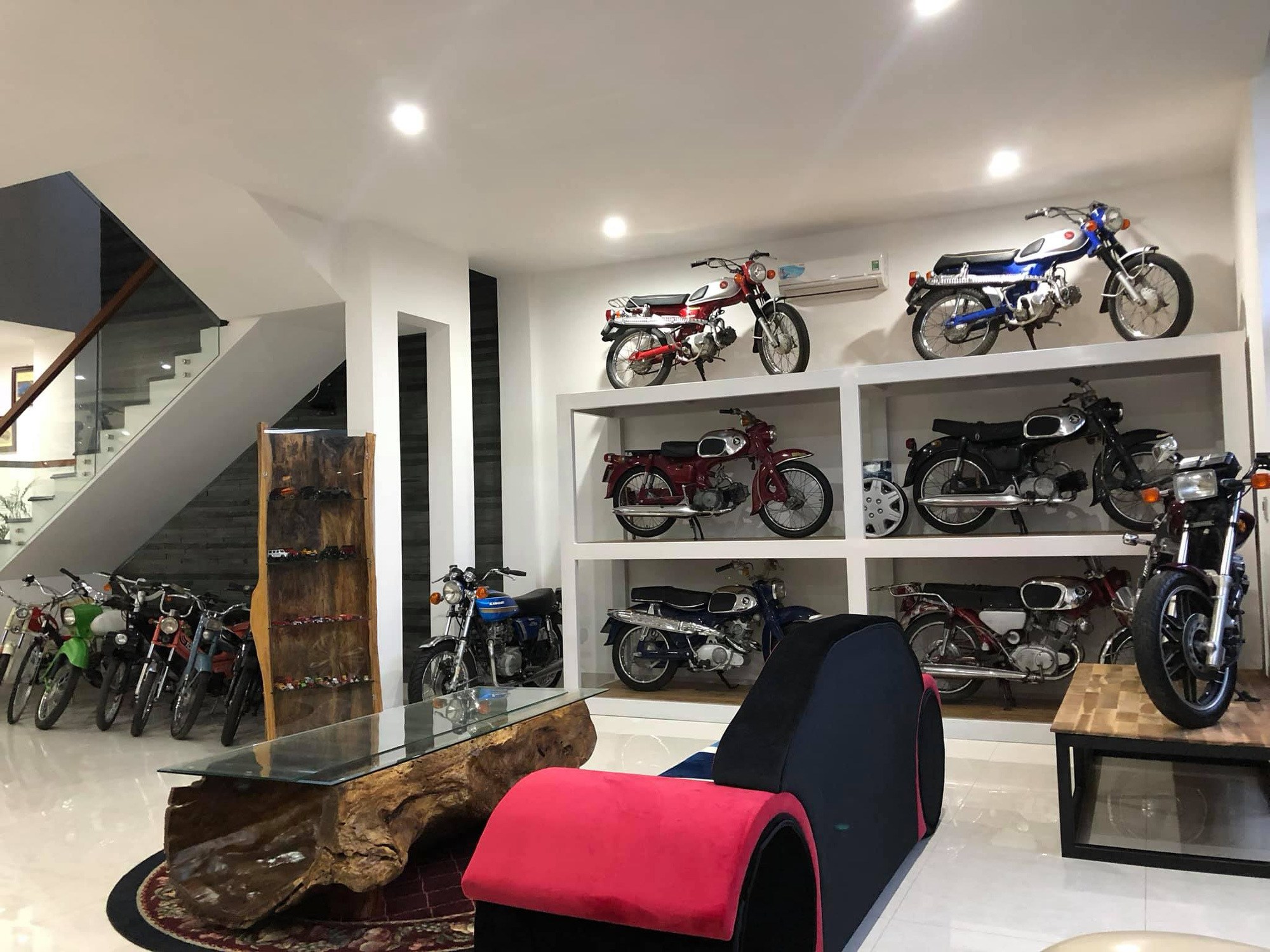 Bộ sưu tập của anh có nhiều mẫu xe máy gắn liền với ký ức của nhiều người Việt Nam, như: Honda Dream, Honda Super Cub, Honda 67, Honda CD Benly,...
