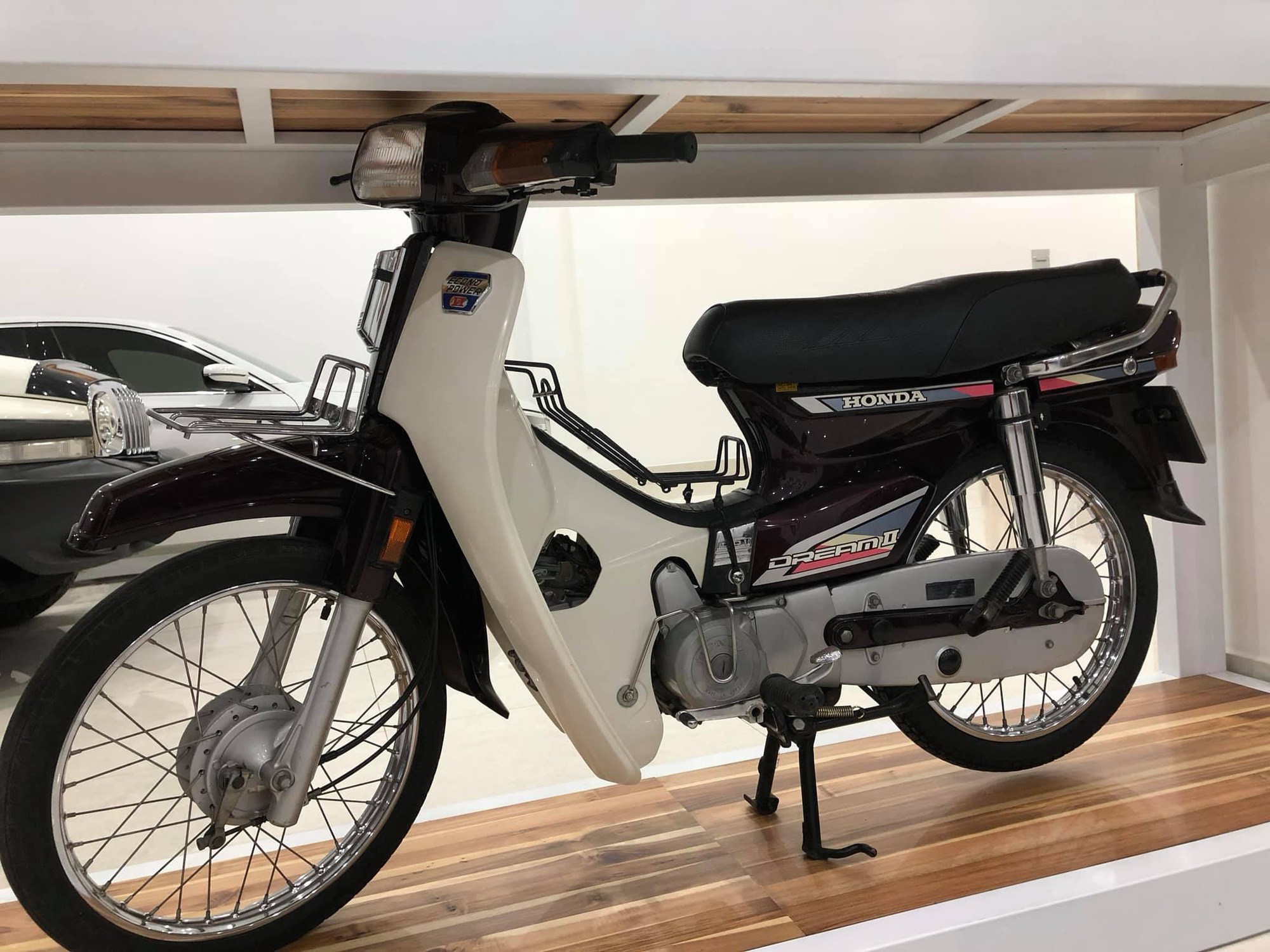 Honda Dream II từng là một gia tài lớn vào thập niên 90 thế kỷ trước. Thời điểm ấy, giá xe được quy ra vàng cây