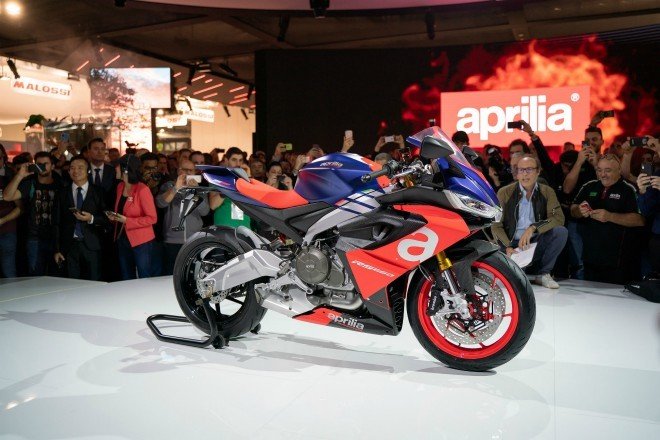 Mới đây, Aprilia trình diện bản mẫu dòng xe mới Aprilia RS 660 tại triển lãm EICMA 2019 đánh dấu bước phát triển vượt bậc của gia đình mô tô Aprilia