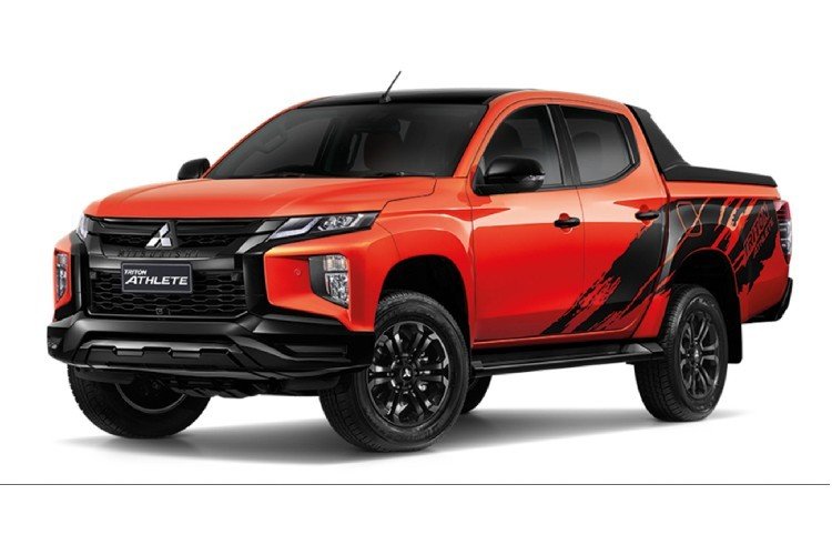 Mitsubishi Triton Athlete mới có tổng cộng 3 lựa chọn màu sơn ngoại thất gồm: Cam, Trắng và Đen. Cả 3 lựa chọn màu sơn đều được phối bộ tem ‘’Athlete’’ đẹp mắt ở thân xe, nóc xe được sơn màu đen