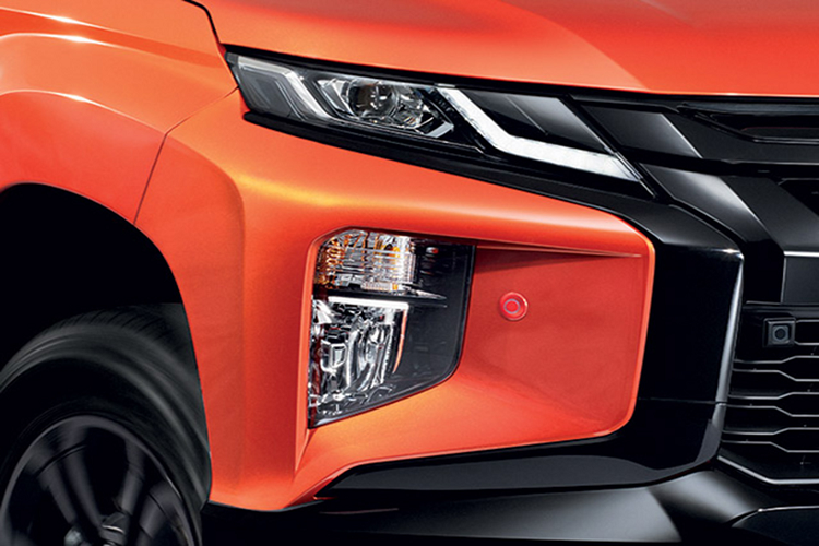 Giá xe Mitsubishi Triton Athlete từ khoảng 795 triệu đồng tại thị trường Thái Lan. Dự định mẫu xe bán tải cá tính này sẽ giới thiệu và phân phối tại thị trường Việt Nam vào năm tới