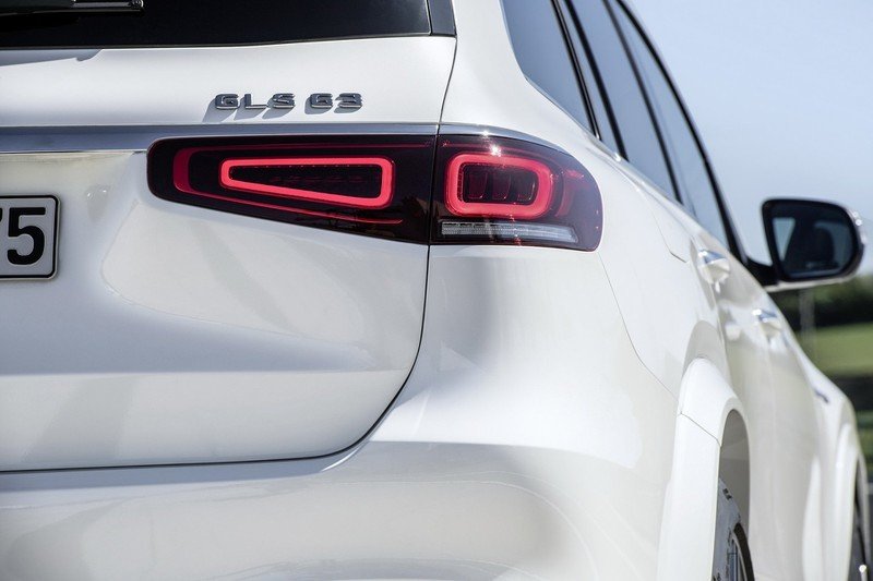 Mẫu GLS cao cấp này tất nhiên sẽ được trang bị hệ thống lái trợ lực thể thao của AMG, cũng như phanh hiệu suất cao