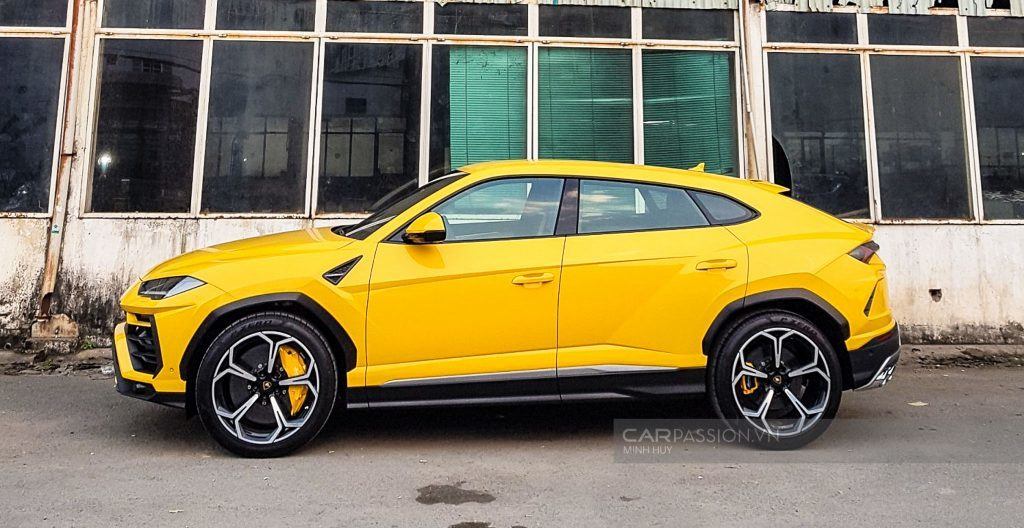 Tại Việt Nam, cũng đã có tới 2 chiếc mang trên mình màu sơn Giallo Auge, ngoài ra còn có những màu sắc khác như trắng, ghi xám, xanh dương