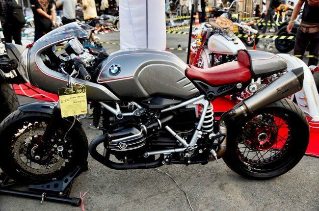 Một chiếc mô tô của BMW tại triển lãm được độ hệ thống động cơ