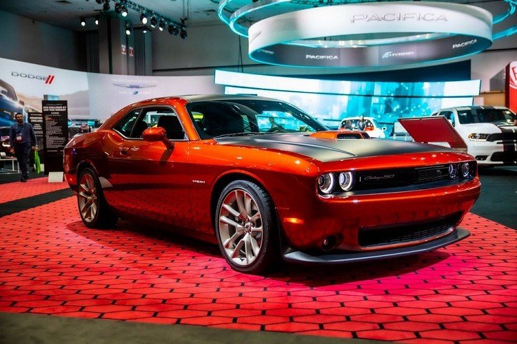 Với mức giá cộng thêm 5,000 đô la Mỹ (tương đương 116 triệu đồng), biến thể Dodge Challenger bản đặc biệt ‘kỉ niệm 50 năm’