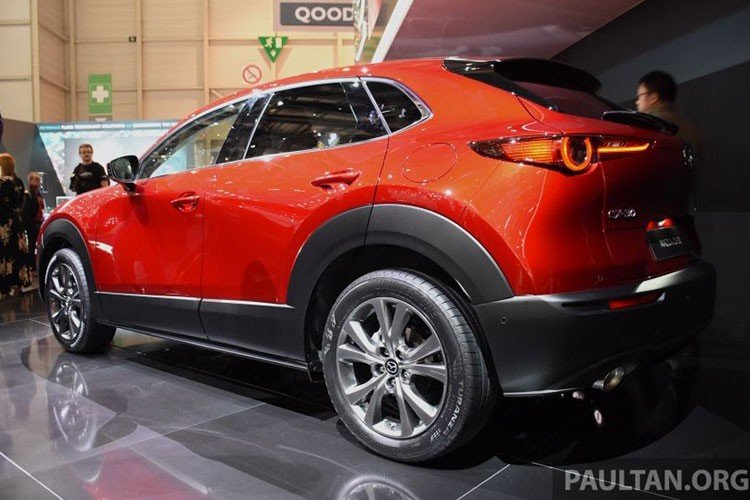 Về kích thước, Mazda CX-30 hoàn toàn mới lớn hơn một chút so với CX-3 và nhỏ hơn CX-5