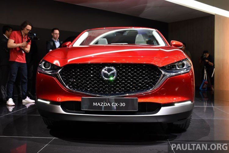 Mazda CX-30 tại Malaysia được trang bị đèn pha LED và cần gạt nước tự động
