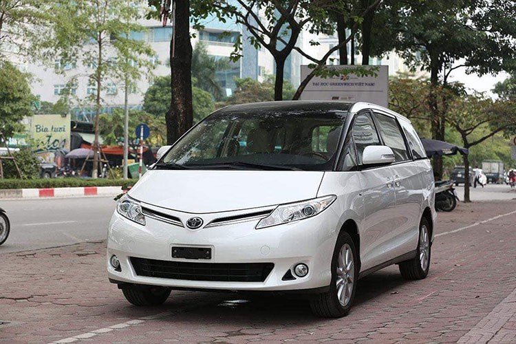 Mới đây, một chiếc Toyota Previa 2019 mới được một cơ sở nhập khẩu tư nhân tại Hà Nội đưa về. Chiếc xe này thuộc bản trang bị GL 2.4