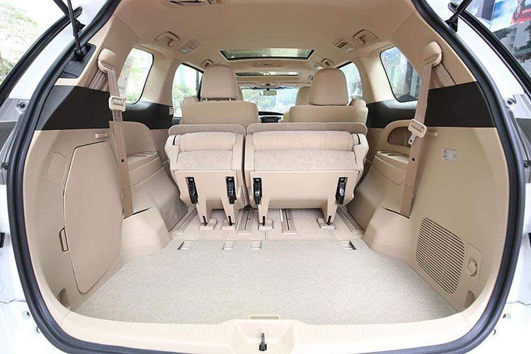 Bên dưới nắp ca-pô, Toyota Previa 2019 được trang bị khối động cơ xăng 4 xi-lanh, dung tích 2.4L đi kèm với trang bị hộp số tự động 4 cấp