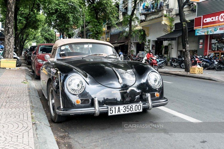Porsche 356A Speedster cổ này mang trên mình một câu chuyện đặc biệt gắn liền với sự ra đời cũng như phát triển của thương hiệu xe nổi tiếng Porsche từ những ngày đầu