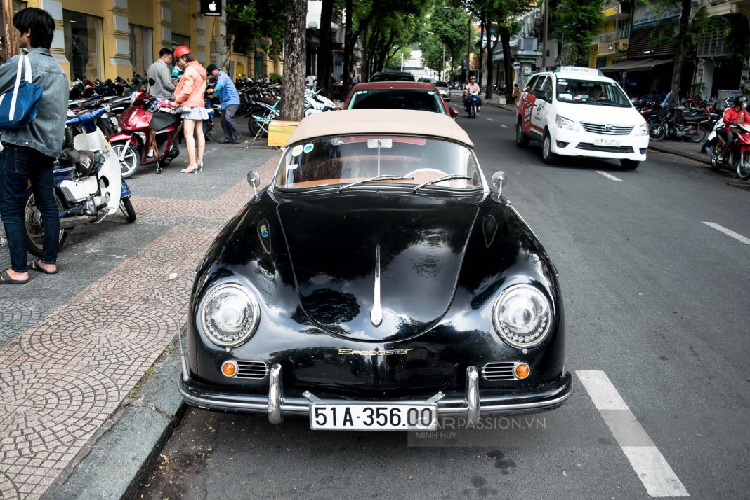 Porsche 356A được giới thiệu tới công chúng vào cuối năm 1955. Trong quá trình được sản xuất, 356A ra mắt với hai thế hệ mang tên ký hiệu “Type 1” và “Type 2”. Chiếc Porsche 356A Speedster tại Việt Nam được xác định thuộc phiên bản Type 2