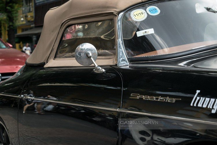 Chiếc xe sở hữu thiết kế nhỏ gọn với những đường cong đặc trưng. Được biết, đây là một trong hai chiếc Porsche 356 còn sót lại tại Việt Nam