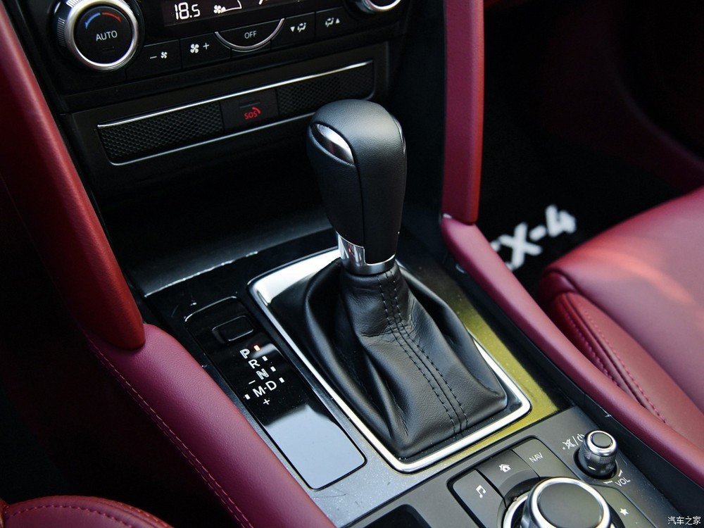 Động cơ kết hợp với hộp số sàn SkyActiv-MT 6 cấp hoặc tự động SkyActiv-Drive 6 cấp. Trong khi đó, động cơ 2,5 lít chỉ đồng hành với hộp số tự động