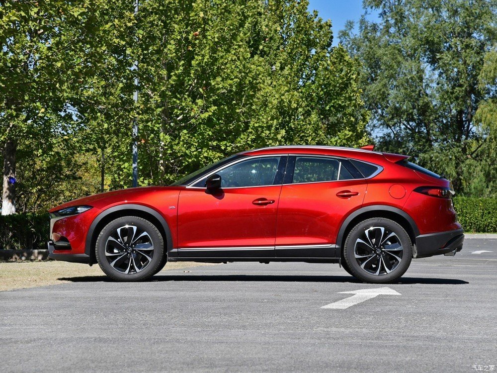 Tại thị trường Trung Quốc, Mazda CX-4 2020 được chia thành tổng cộng 8 bản trang bị với giá dao động từ 148.800 - 215.800 Nhân dân tệ (khoảng 491 - 713 triệu đồng)