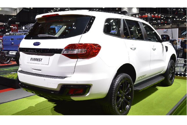 Everest Sport được trang bị màn hình cảm ứng 8 inch với hệ điều hành SYNC 3, tương thích Apple CarPlay và Android Auto