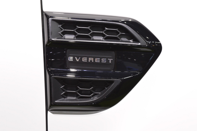 Động cơ Ford Everest Sport sẽ không có gì thay đổi. Xe vẫn sở hữu các tuỳ chọn gồm động cơ TDCI 3.2 L quen thuộc và động cơ diesel BiTurbo EcoBlue 2.0 L