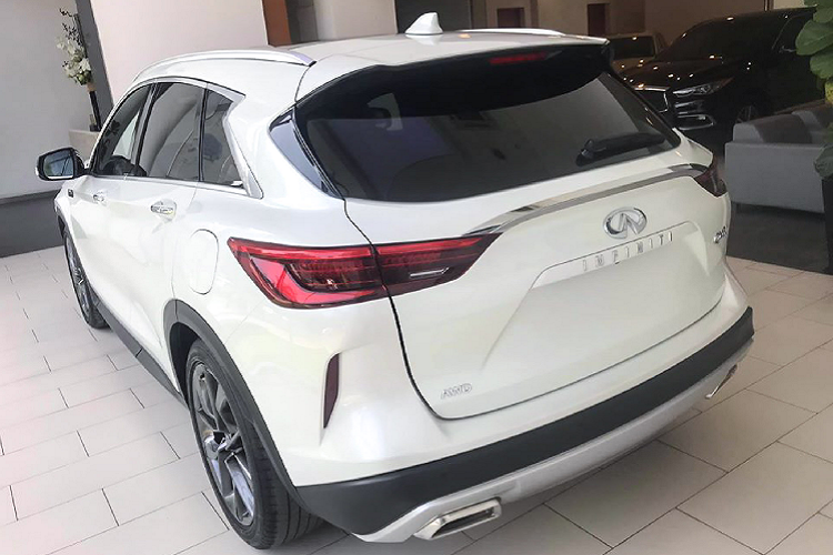 Tại thị trường Việt Nam, thương hiệu xe sang Infiniti c&ograve;n kh&aacute; xa lạ đối với nhiều người. Ch&iacute;nh v&igrave; thế Infiniti QX50 sẽ kh&oacute; để cạnh tranh s&ograve;ng phẳng về thương hiệu v&agrave; doanh số so với c&aacute;c mẫu xe đối thủ trong ph&acirc;n kh&uacute;c