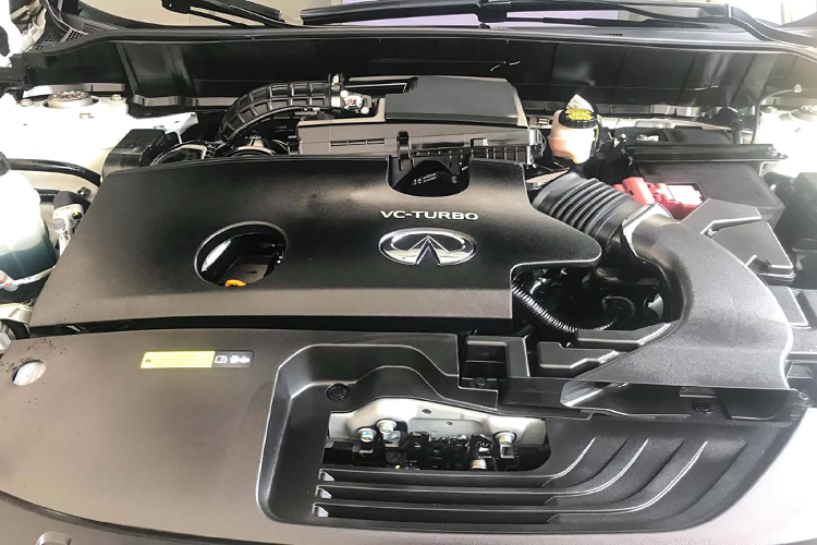 Tất cả c&aacute;c phi&ecirc;n bản của Infiniti QX50 đều sử dụng động cơ 2.0L tăng &aacute;p sử dụng c&ocirc;ng nghệ tỷ số n&eacute;n biến thi&ecirc;n VC-Turbo đầu ti&ecirc;n tr&ecirc;n thế giới