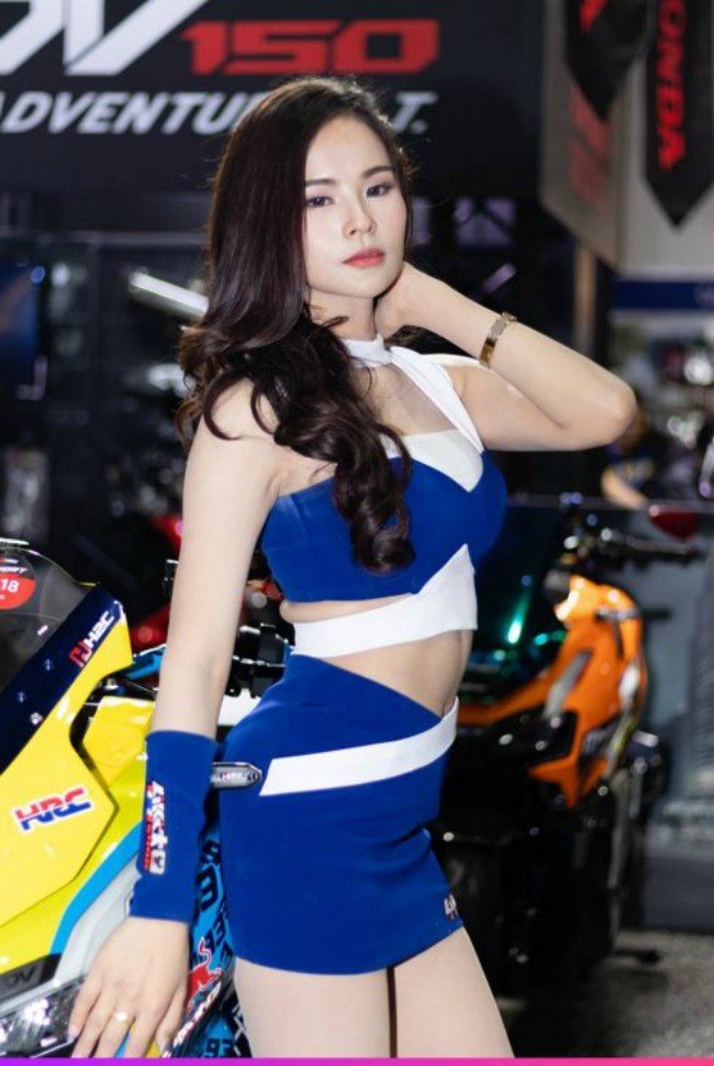 Với thân hình bốc lửa