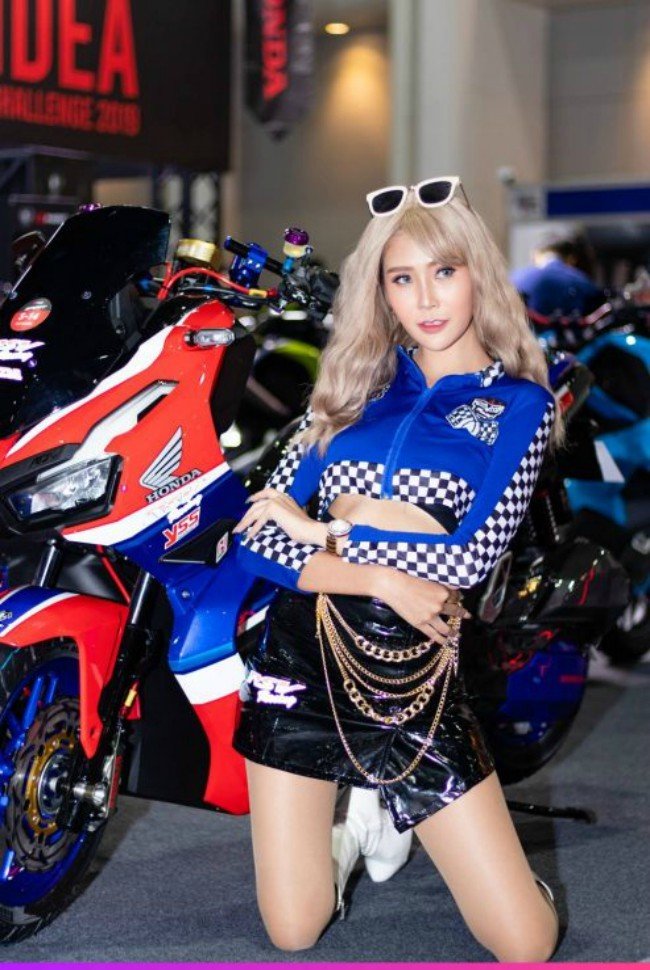 Khiến người đối diện không rời mắt