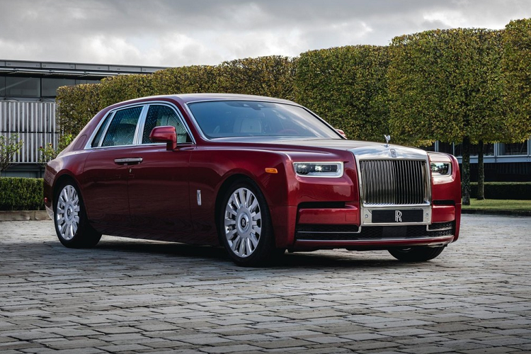Mới đây, Rolls-Royce đã chính thức công bố phiên bản đặc biệt của mẫu xe siêu sang Rolls-Royce Phantom thế hệ thứ 8 với tên gọi The Red Phantom