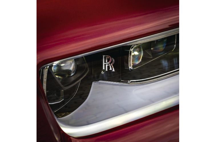 The Red Phantom sẽ được bán đấu giá trực tuyến để ủng hộ quỹ hỗ trợ các bệnh nhân AIDS