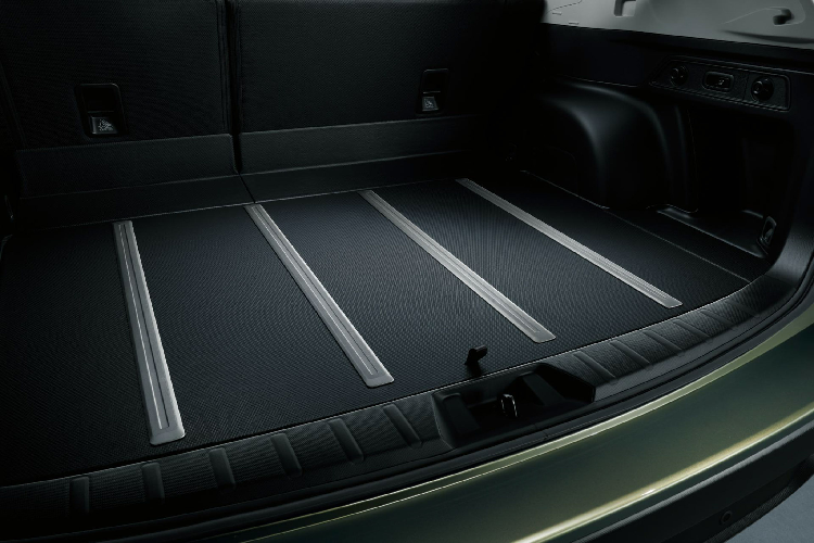 Tại Nhật Bản, Subaru Forester X-Edition sử dụng động cơ 4 xy-lanh đối đỉnh (boxer) dung tích 2.5L sản sinh công suất tối đa 181 mã lực tại vòng tua máy 5.800 vòng/ phút và mô-men xoắn cực đại 239 Nm