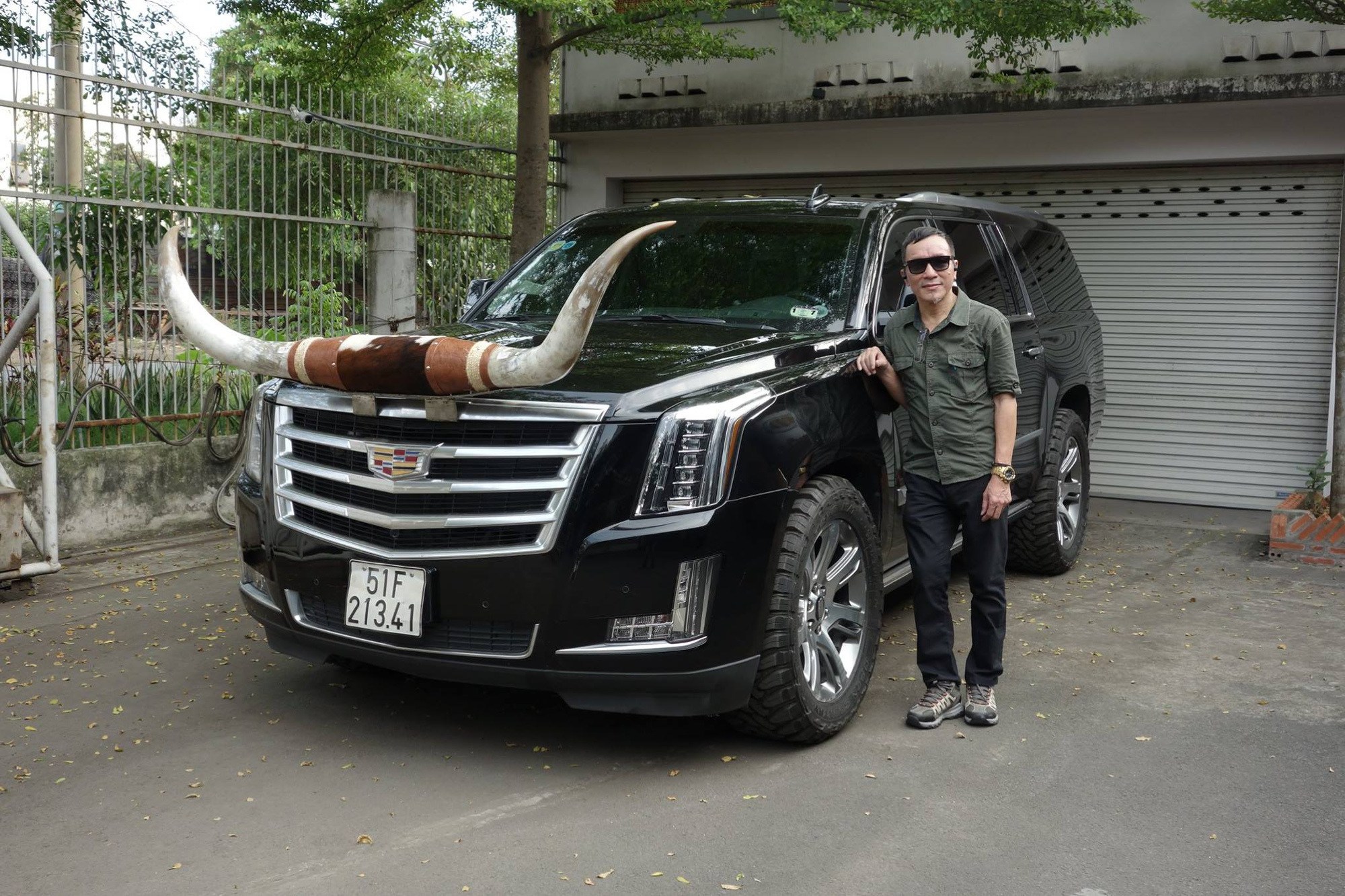 Chiếc xe gắn với tên tuổi ông là "Jeep Vương" với phần sừng lớn gắn ở phía trước