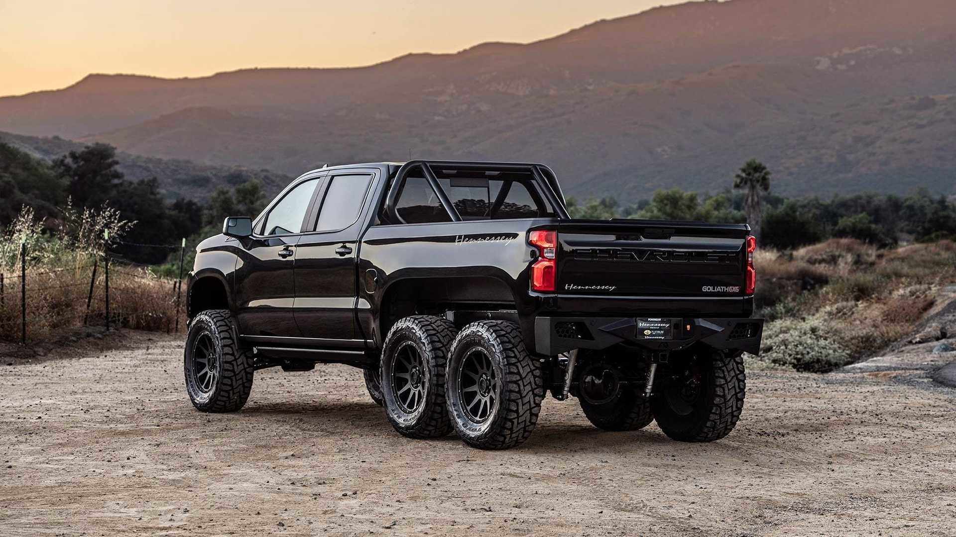 Bên cạnh đó, hãng độ Mỹ còn sửa đổi một số chi tiết, như cản trước, đèn LED và thanh giằng ở thùng hàng