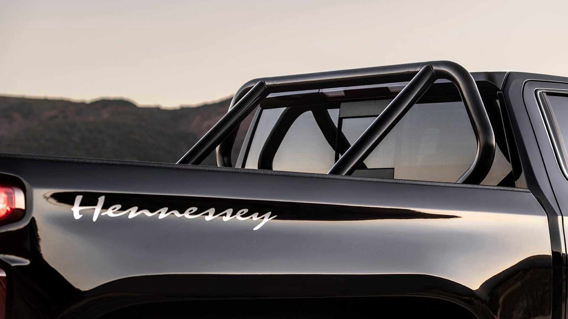 Hennessey giới thiệu Silverado Goliath 6x6 lần đầu tiên vào năm 2018, nhưng phải đến tháng 7/2019, chiếc đầu tiên mới thực sự lăn bánh