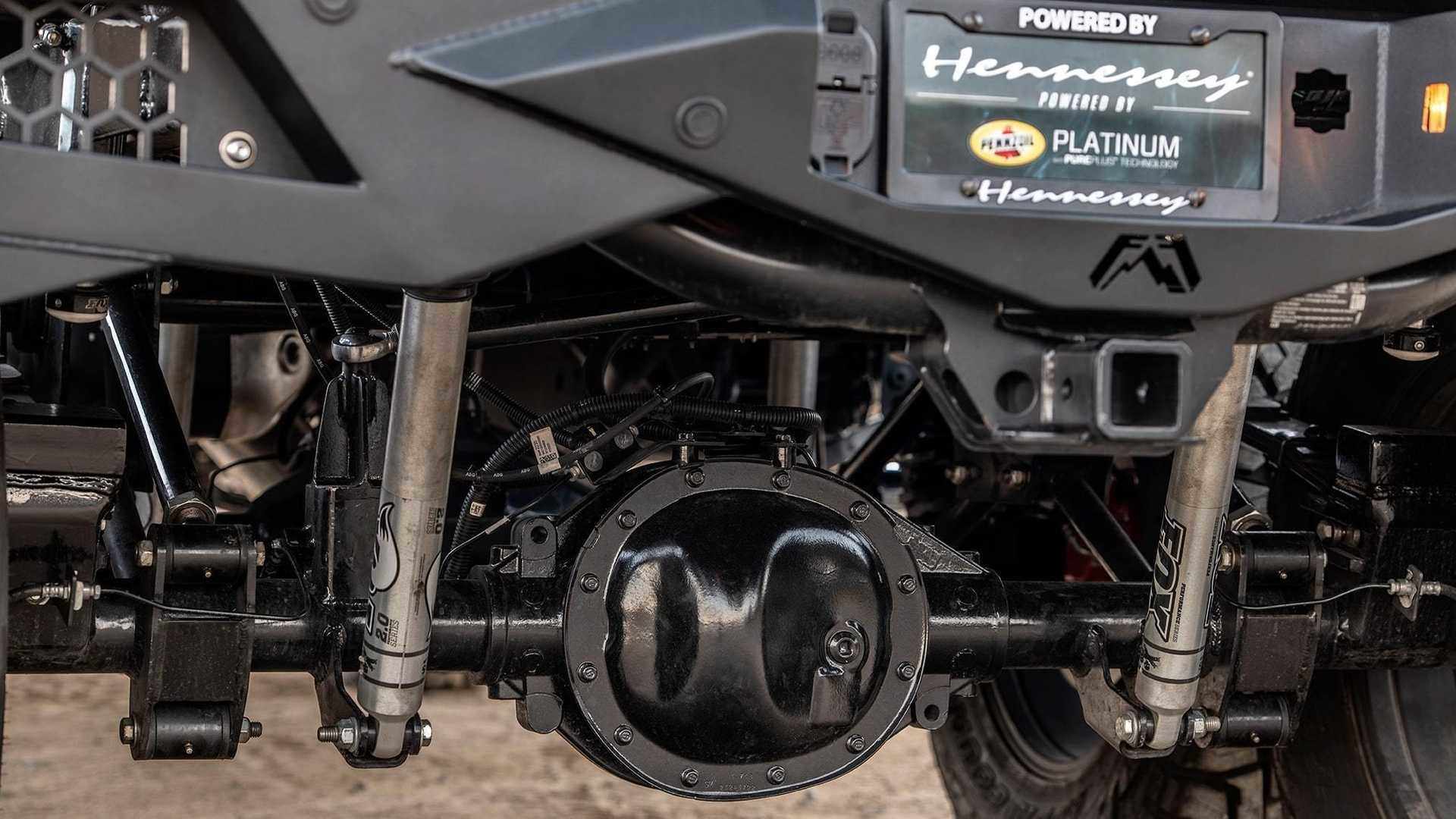 Xe trang bị động cơ V8, cho công suất cao nhất 450 mã lực, thấp hơn nhiều so với khối động cơ công suất 705 mã lực mà hãng công bố cách đây hơn 1 năm