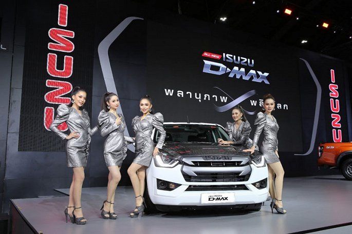 Dàn mỹ nhân bên bán tải Isuzu D-Max