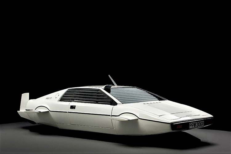 Tuy nhiên, đây chính là chiếc xe thể thao Lotus Esprit 1976 được sử dụng để quay bộ phim James Bond năm 1977 "The Spy Who Loved Me"