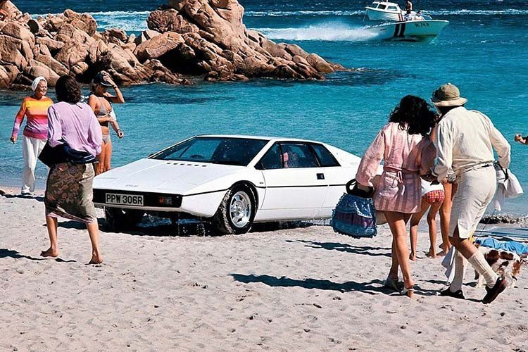 Lotus được bán trong cuộc đấu giá tại RM Sothwards, năm 2013 cho một người mua bí mật. Chủ nhân mới của Lotus Esprit sau đó được tiết lộ chính là Elon Musk, CEO Tesla đã trả 997.000 USD để sở hữu chiếc xe. Được biết, Elon Musk là một trong những fan hâm mộ phim James Bond từ bé