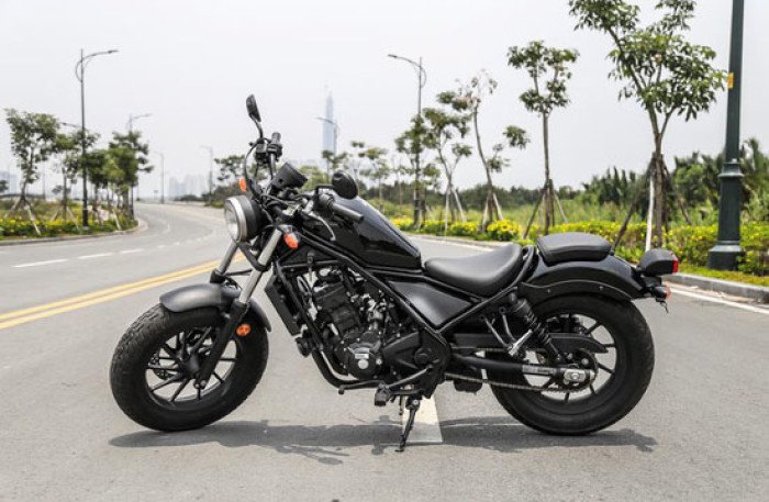 15. Honda Rebel 300 (117 triệu đồng)