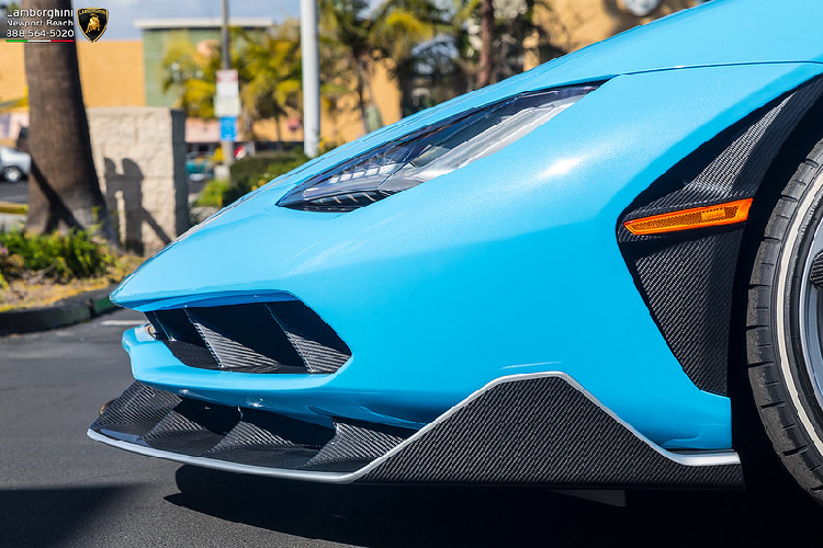 Với Centenario, hãng siêu xe Lamborghini đã ra mắt những công nghệ thông thường trên một chiếc xe gia đình nhưng được tinh chỉnh nhằm phù hợp với khả năng vận hành của một chiếc siêu xe