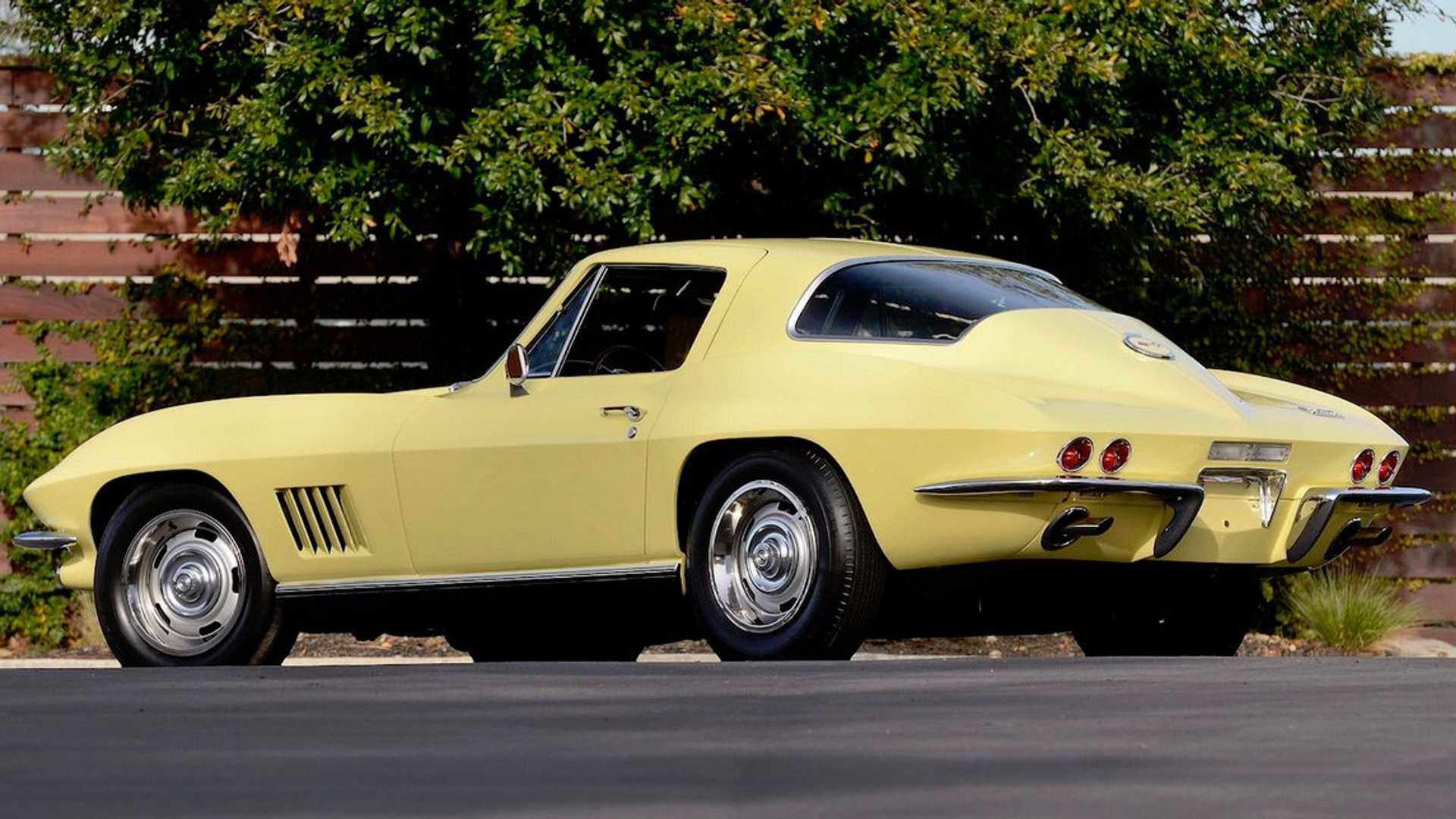 Chevy chỉ sản xuất 20 trong số những mẫu Chevrolet Corvette L88 đời 1967, nhưng ước tính chỉ 1 nửa trong số đó còn tồn tại đến ngày nay