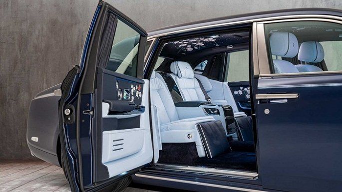 Phiên bản Rolls-Royce Phantom đóa hồng là sản phẩm đặt hàng của một doanh nhân cực kỳ giàu có tại Stockholm (Thụy Điển)
